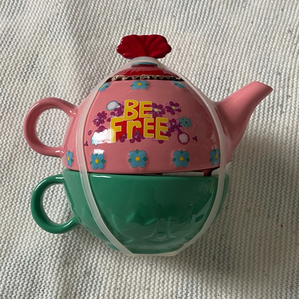 Trolls tea pot cup set